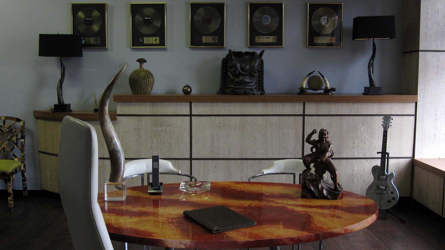 MR DU'S OFFICE ...location dress
